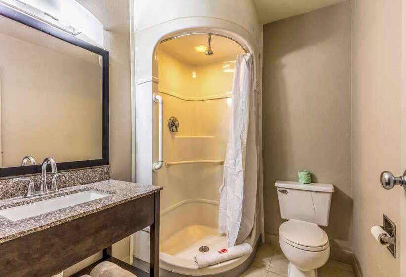 فندق على الطريق Econo Lodge