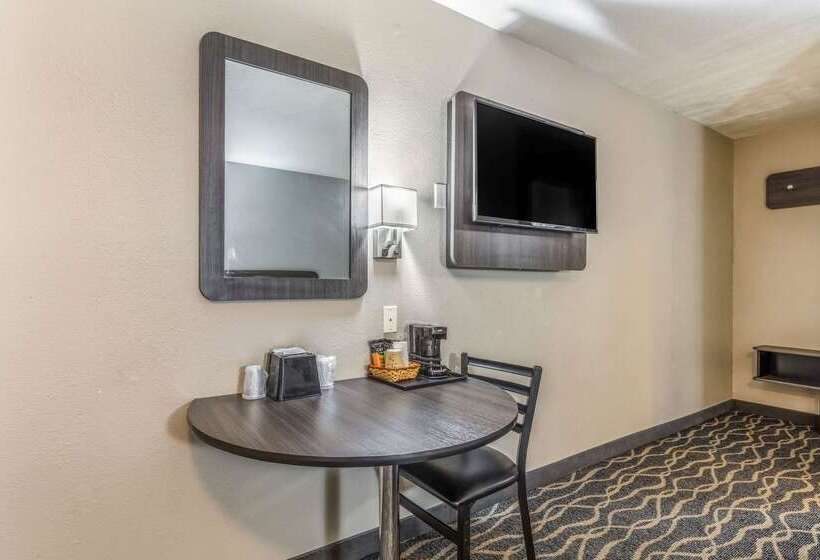 فندق على الطريق Econo Lodge