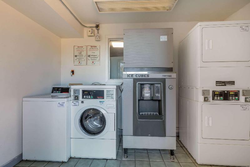 فندق على الطريق Econo Lodge