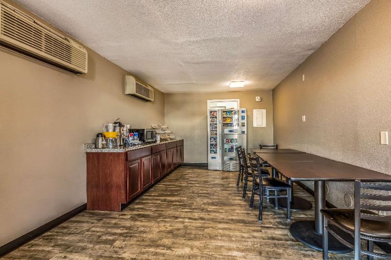 فندق على الطريق Econo Lodge