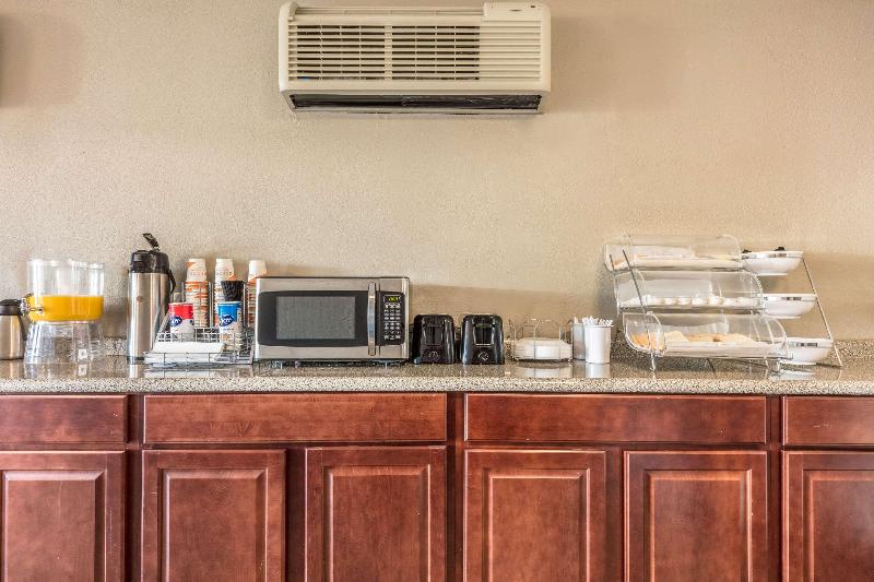 فندق على الطريق Econo Lodge