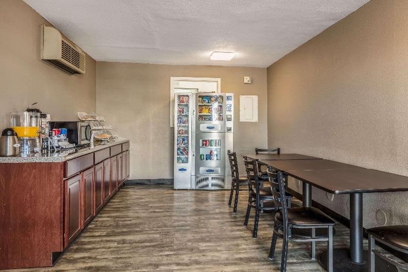 فندق على الطريق Econo Lodge