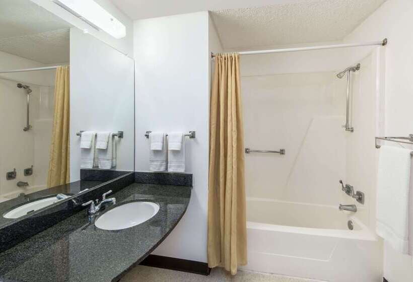 モーテル Knights Inn Canton