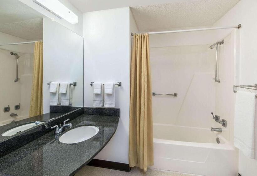 モーテル Knights Inn Canton