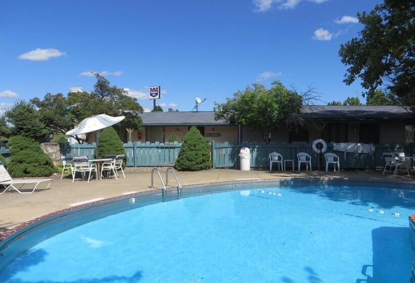 モーテル Knights Inn Canton