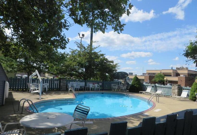 モーテル Knights Inn Canton