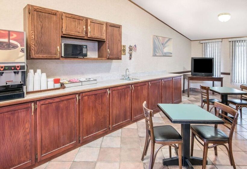 モーテル Knights Inn Canton