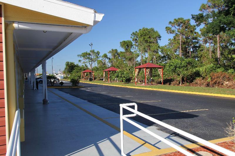 فندق على الطريق Knights Inn Punta Gorda