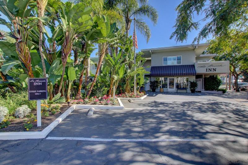 모텔 La Avenida Inn