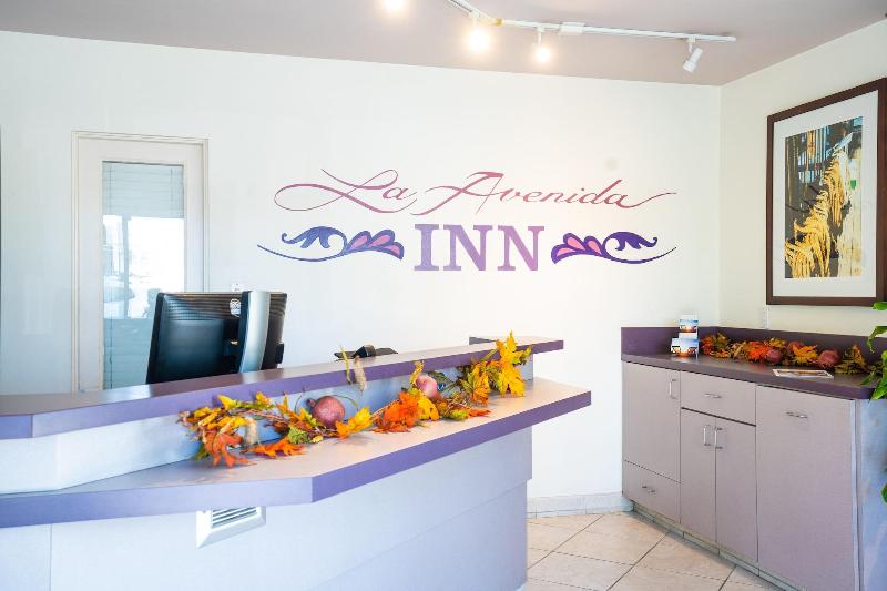 모텔 La Avenida Inn