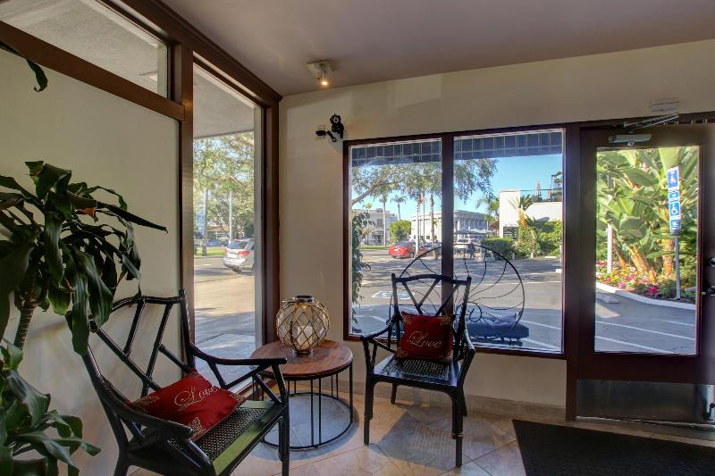 모텔 La Avenida Inn