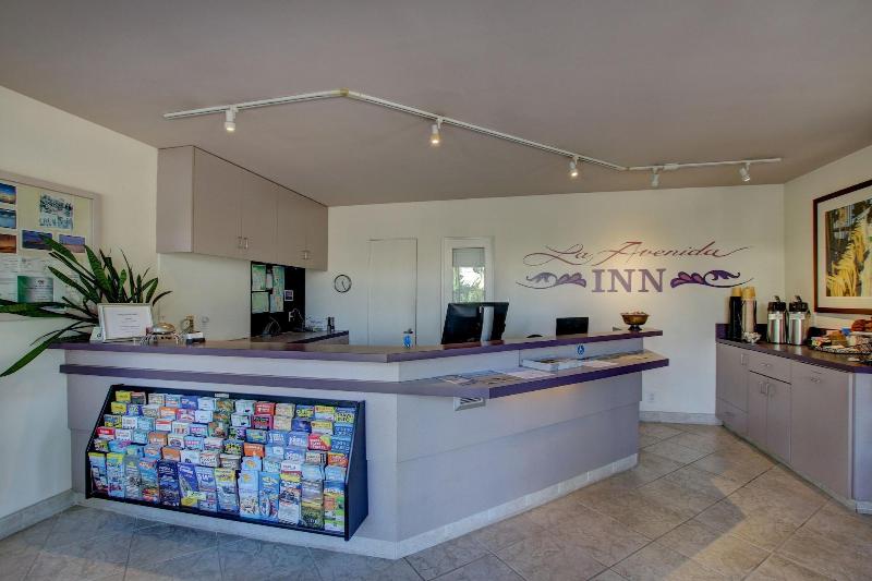 모텔 La Avenida Inn