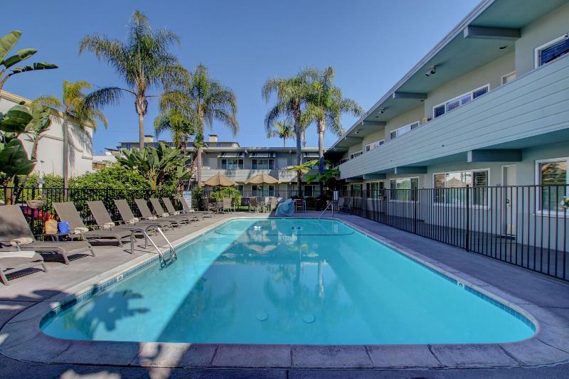 모텔 La Avenida Inn