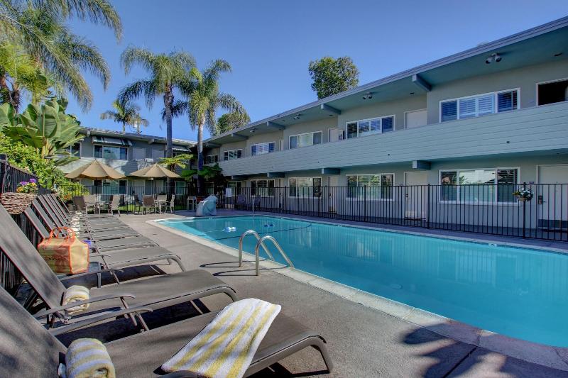 모텔 La Avenida Inn