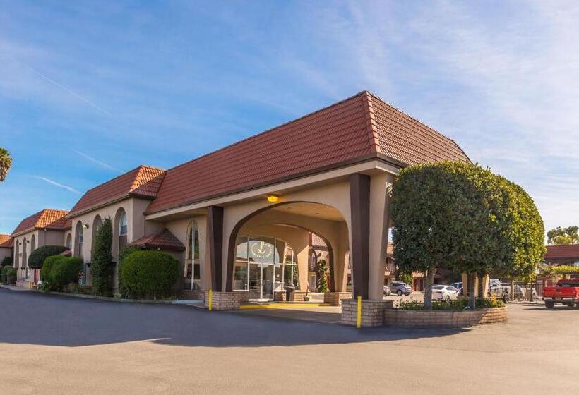 מוטל Laurel Inn & Conference Center