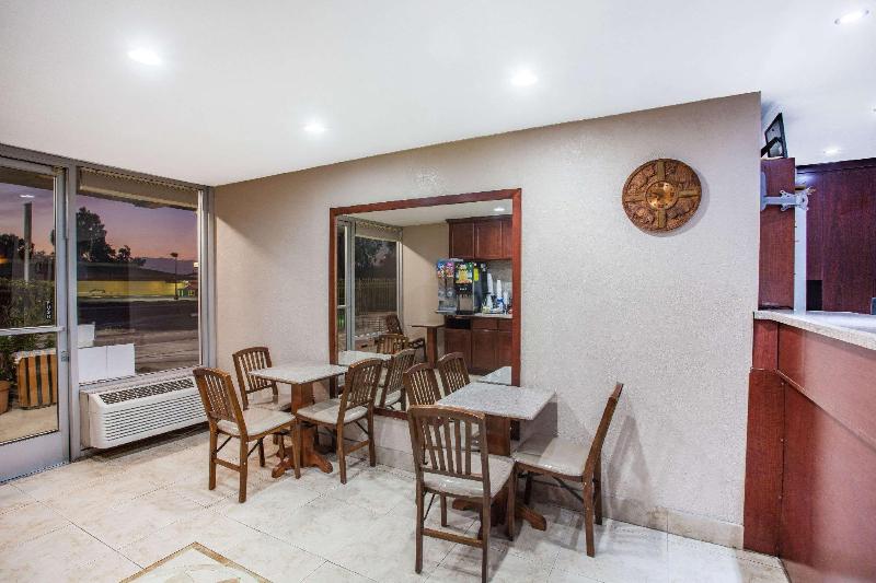 فندق على الطريق Super 8 By Wyndham Redlands/san Bernardino