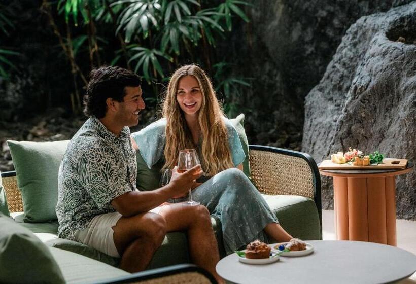 Outrigger Kona Resort And Spa