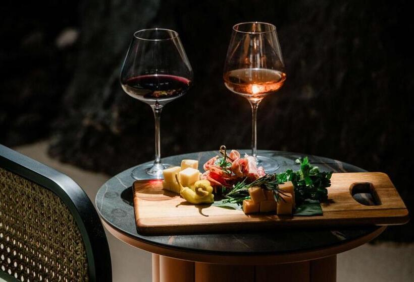 Outrigger Kona Resort And Spa