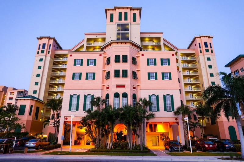 Pink Shell Beach Resort And Marina