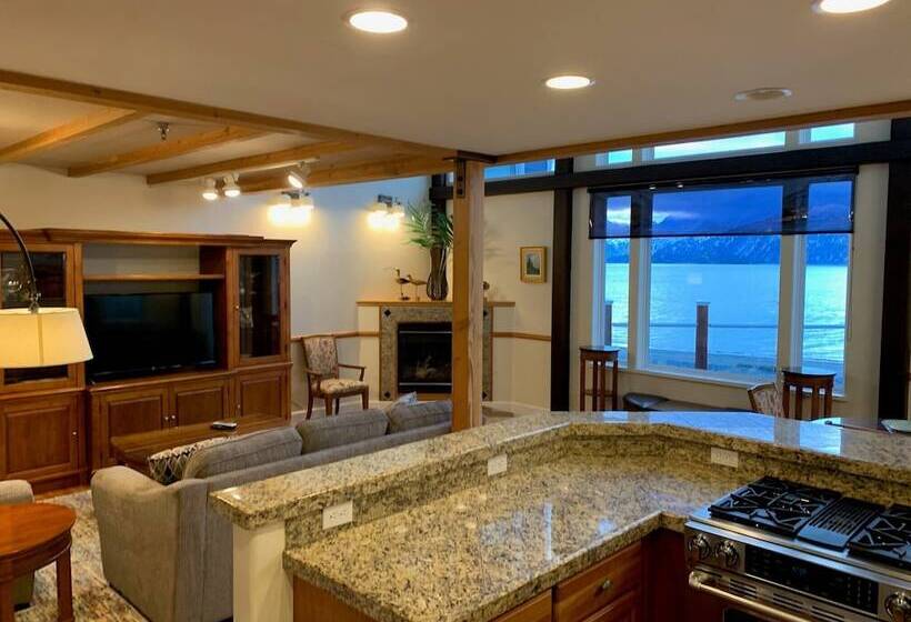 منتجع Land S End