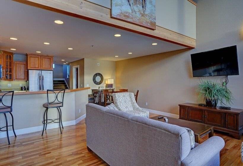 منتجع Land S End