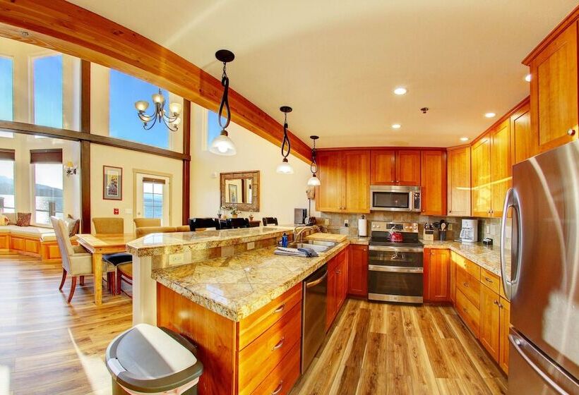 منتجع Land S End