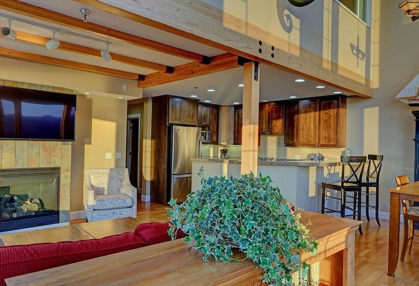 منتجع Land S End