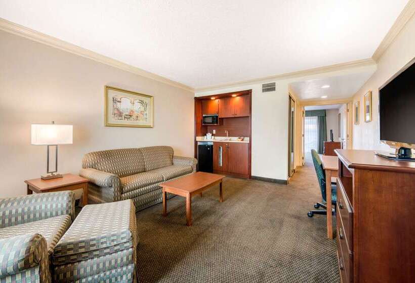 منتجع Quality Inn & Suites Tarpon Springs South