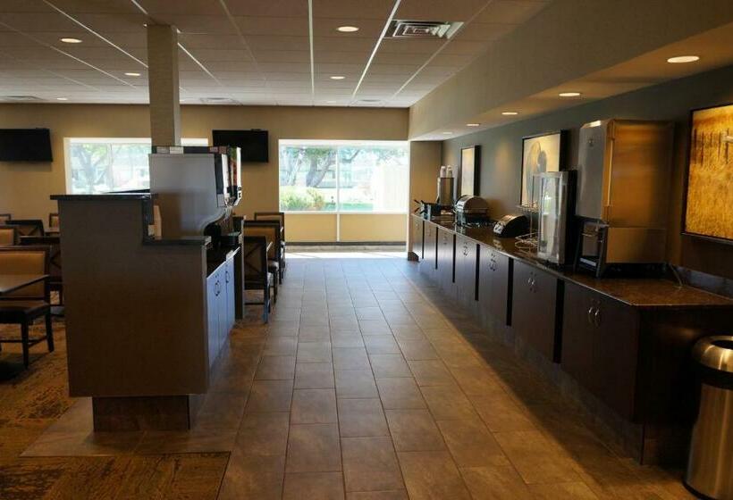 The Biltmore Hotel & Suites Main Avenue