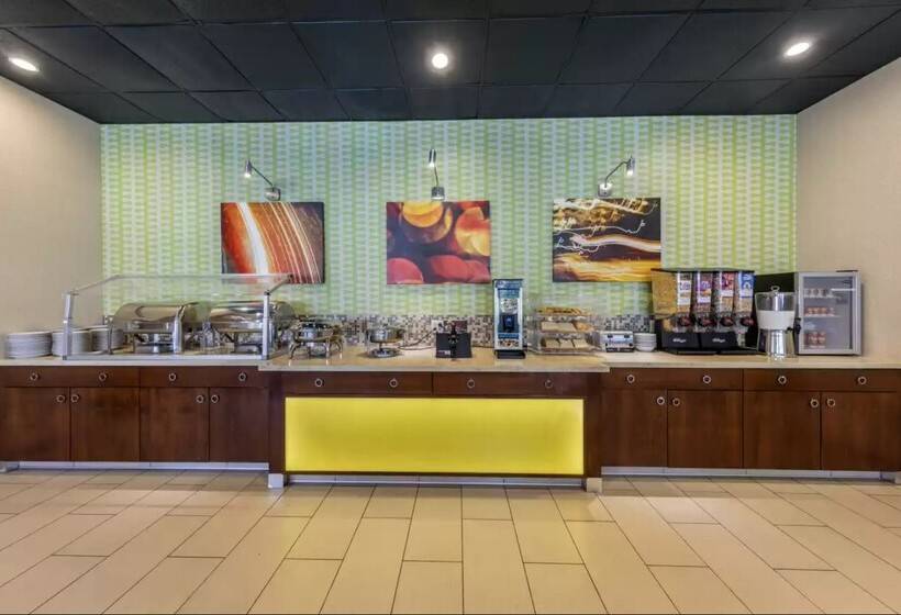 Clarion Hotel Anaheim Resort