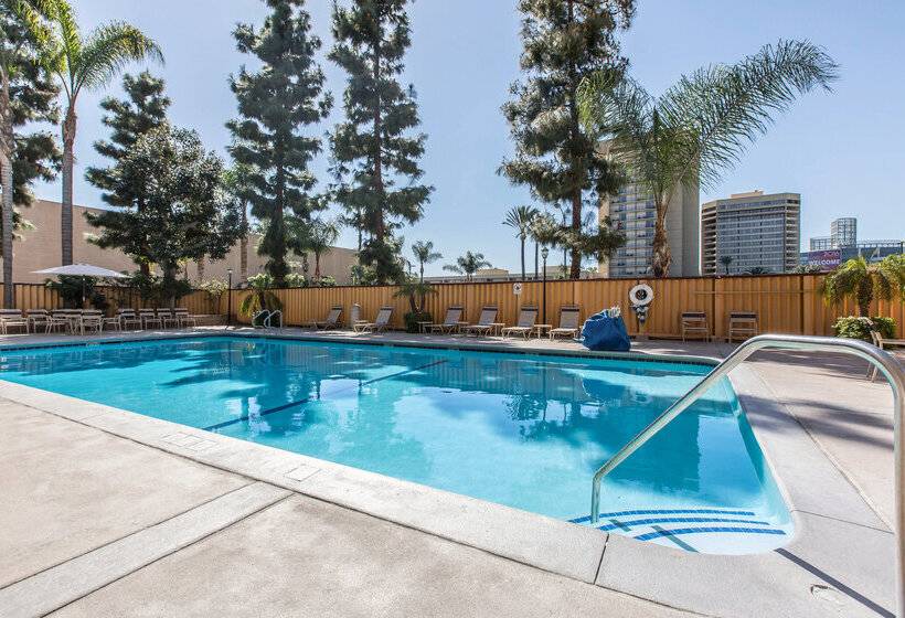 Clarion Hotel Anaheim Resort