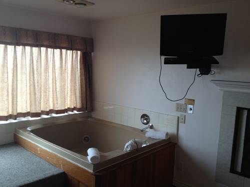 Cozy Cove Beachfront Resort