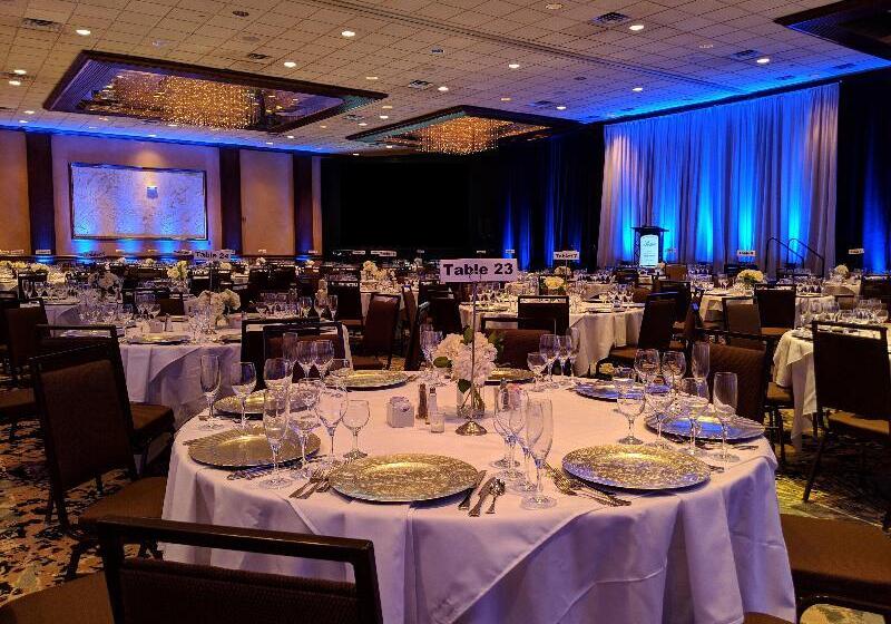 ホテル Crowne Plaza Knoxville Downtown University, An Ihg