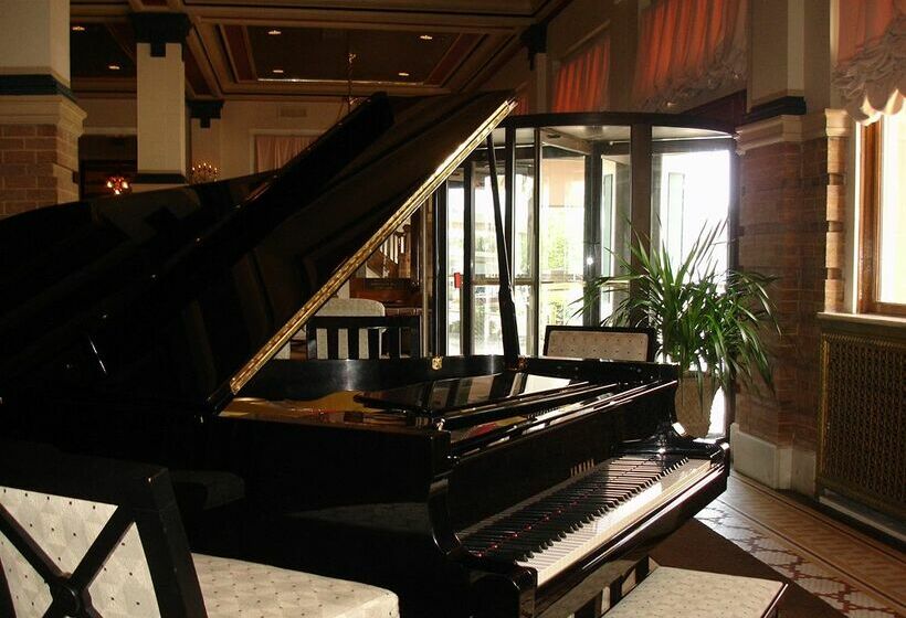 Pensacola Grand Hotel