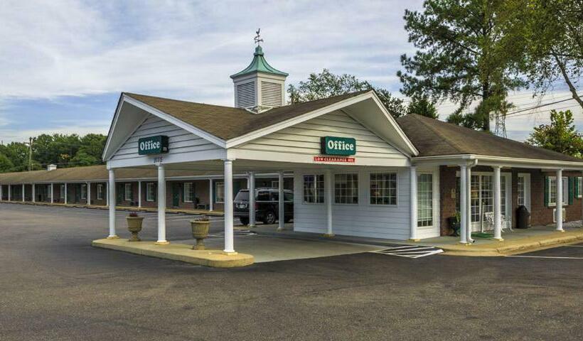 فندق Ambassador Inn