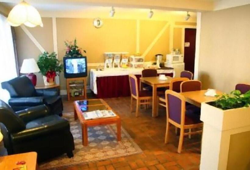 בית מלון כפרי Americas Inn