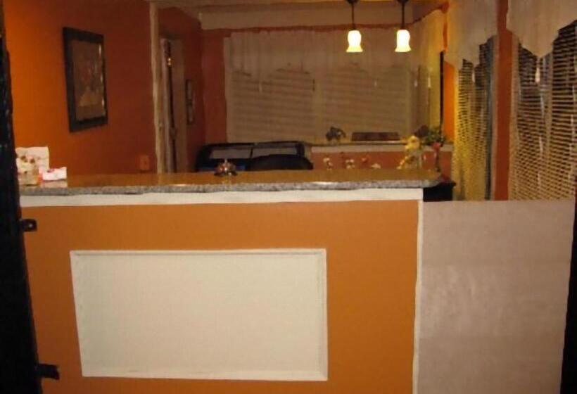 בית מלון כפרי Americas Inn