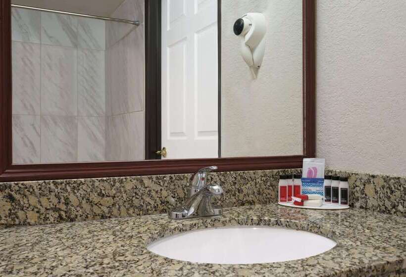 Отель Baymont By Wyndham Bremerton Wa