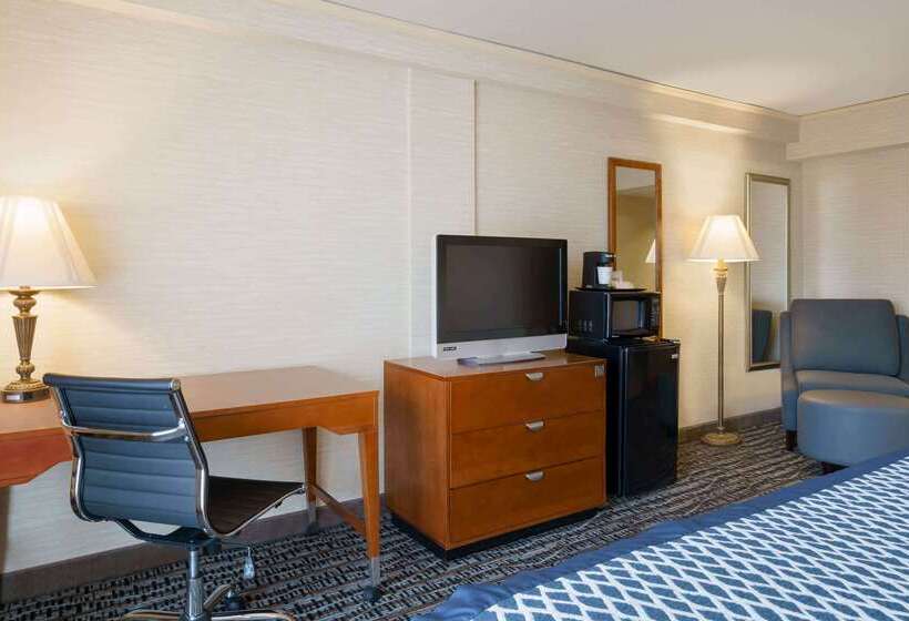 Отель Baymont By Wyndham Bremerton Wa