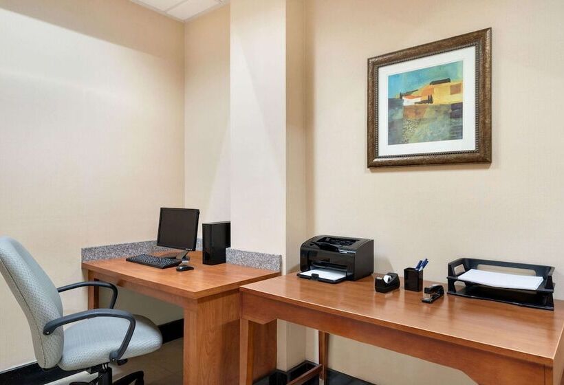 Отель Baymont By Wyndham Bremerton Wa