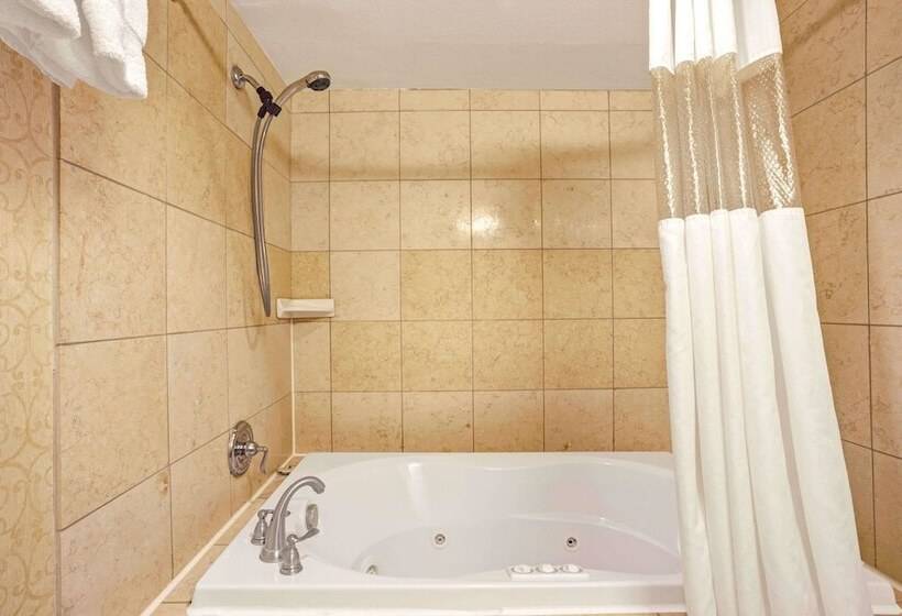 Отель Baymont By Wyndham Bremerton Wa