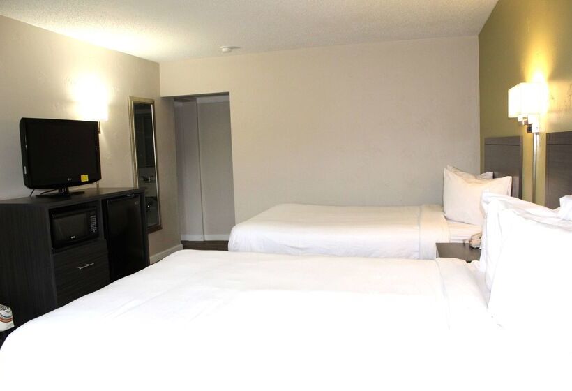 Отель Baymont By Wyndham Front Royal Near Shenandoah National Park