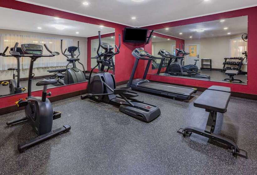 בית מלון כפרי Baymont By Wyndham Perrysburg Toledo