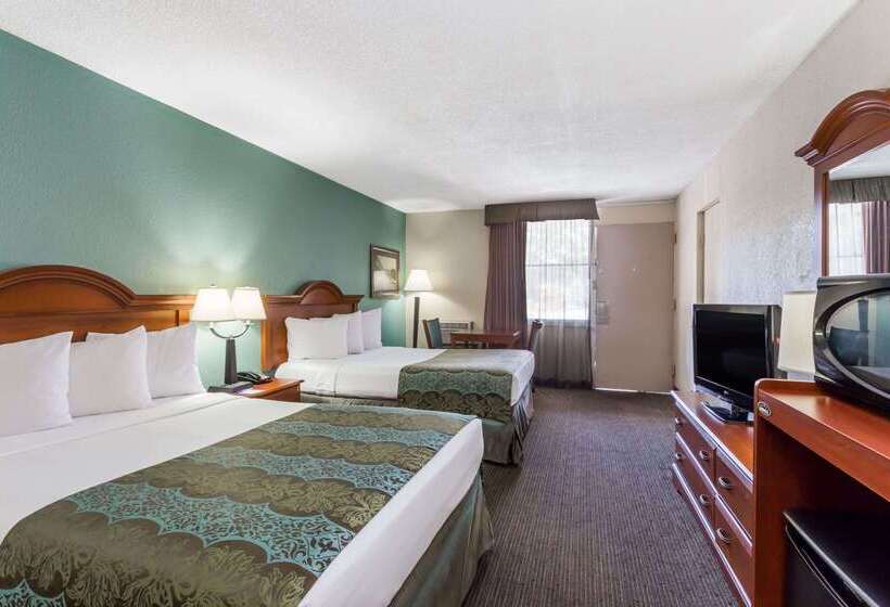 בית מלון כפרי Baymont By Wyndham Sarasota