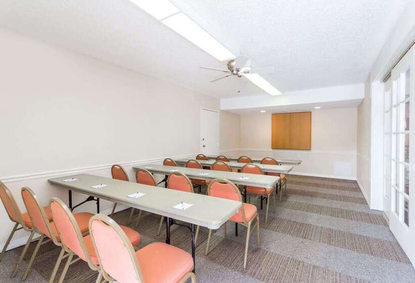 فندق Baymont By Wyndham Sarasota