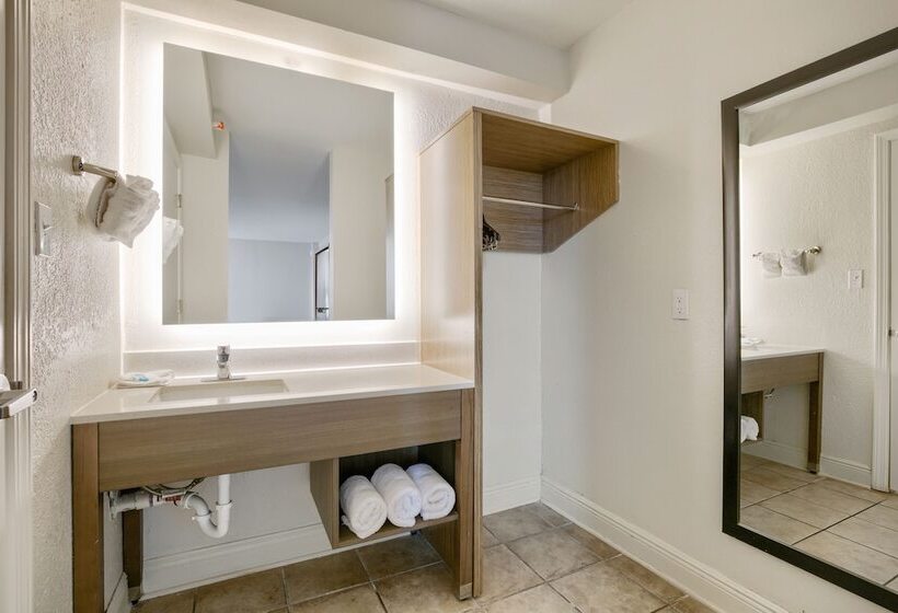 هتل Beachside Resort