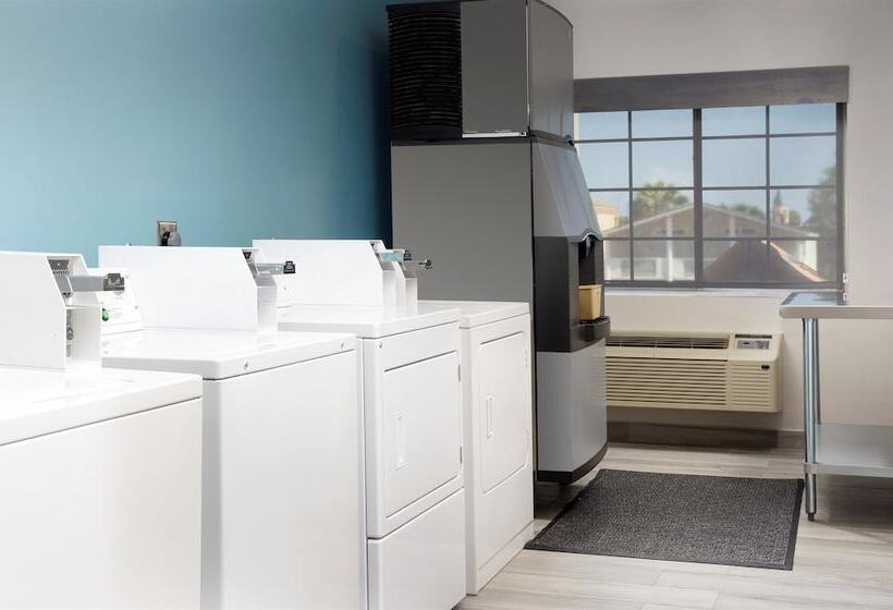 בית מלון כפרי Best Western Beachside Inn