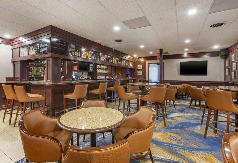 בית מלון כפרי Best Western Plus Butte Plaza Inn