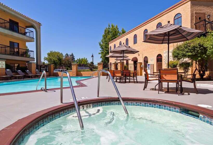 בית מלון כפרי Best Western Plus Heritage Inn