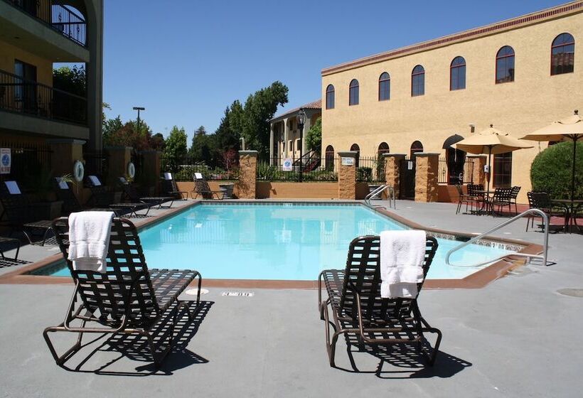 בית מלון כפרי Best Western Plus Heritage Inn